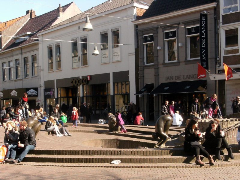 Enschede - people on the egg of ko