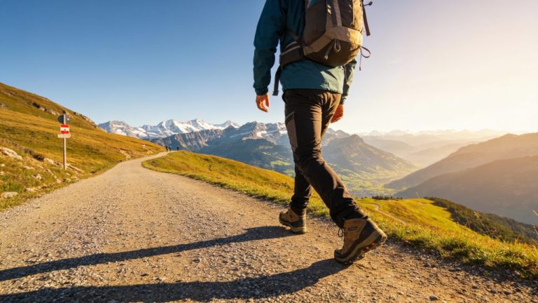 Hiking safely in the Alps without risk